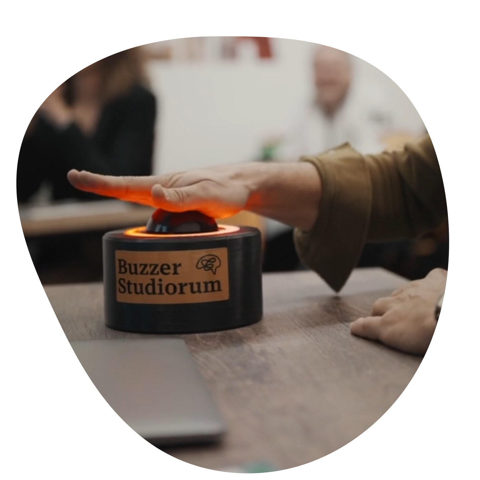 Buzzer Max Ausschnitt